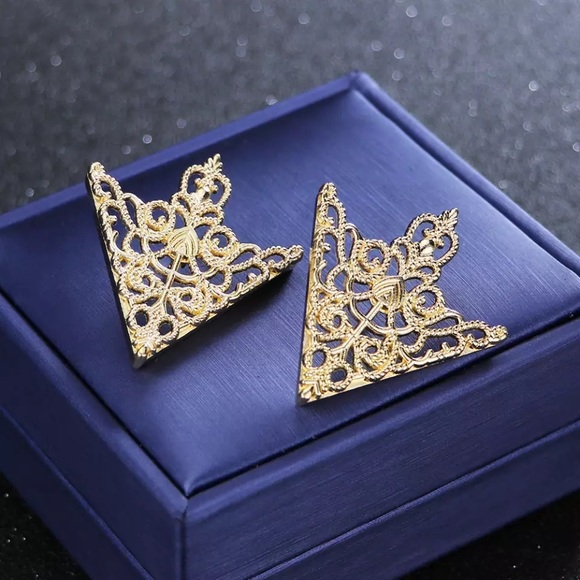 Goth Triangular Hollow Filigree Collar Tip Pins - Picture 7 of 16